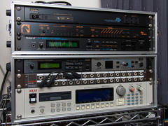 AKAI S3000XL (いちばん下)