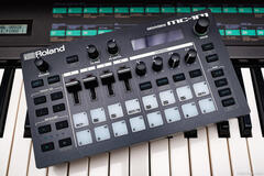 Roland MC-101